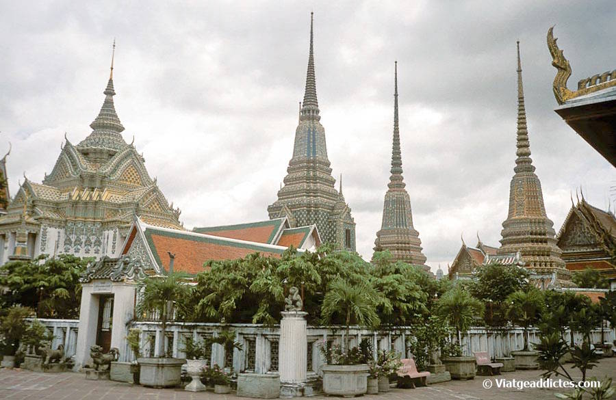Imagen del templo de Wat Pho en la ciudad de Bangkok Imagen del templo de Wat Pho en la ciudad de Bangkok